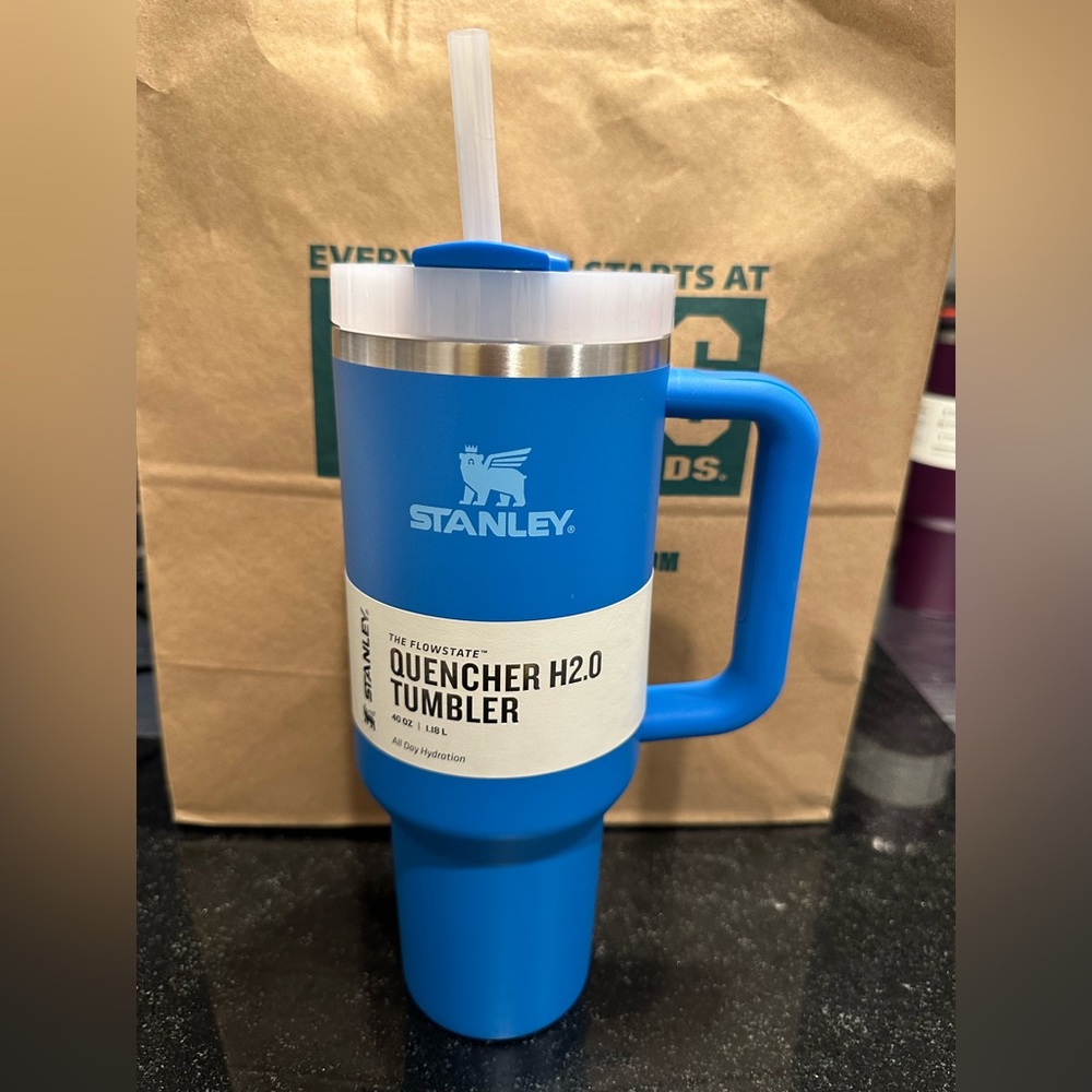 BNWT 40oz Azure unreleased Stanley